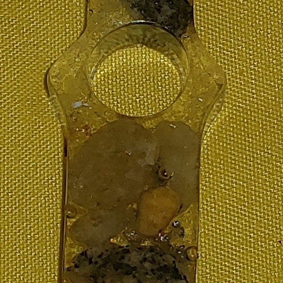 Handmade resin keychain - Picture 3 of 4